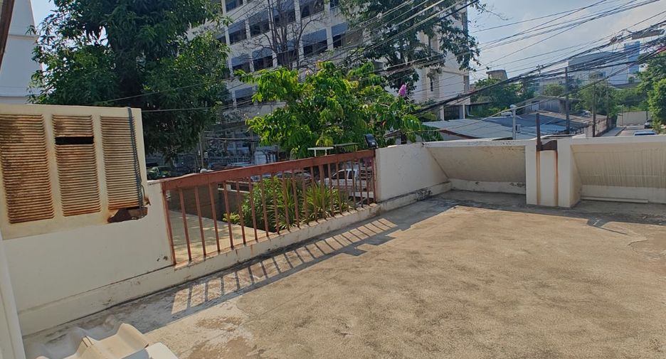 Haus zur Miete mit 4 Zimmer in Chatuchak, Bangkok