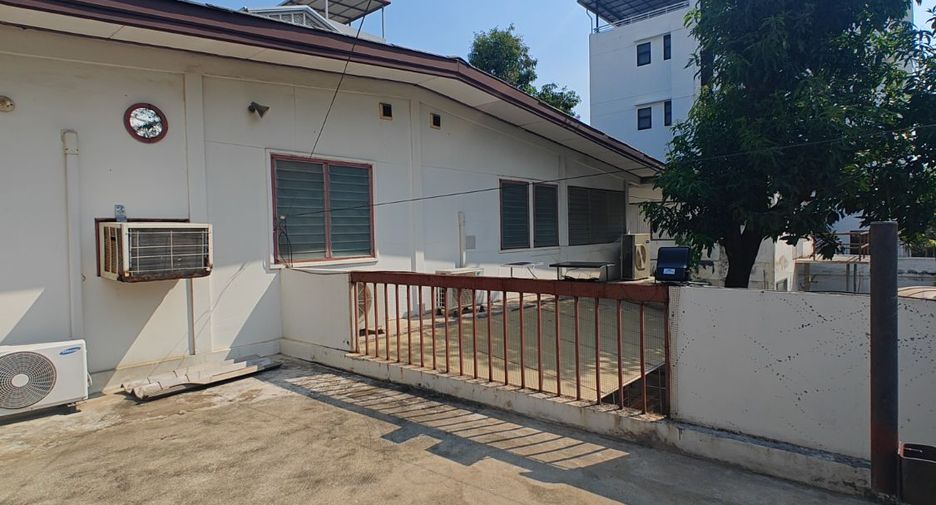 Haus zur Miete mit 4 Zimmer in Chatuchak, Bangkok