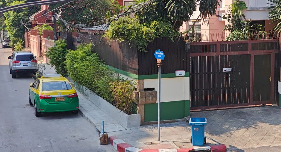 Haus zur Miete mit 4 Zimmer in Chatuchak, Bangkok