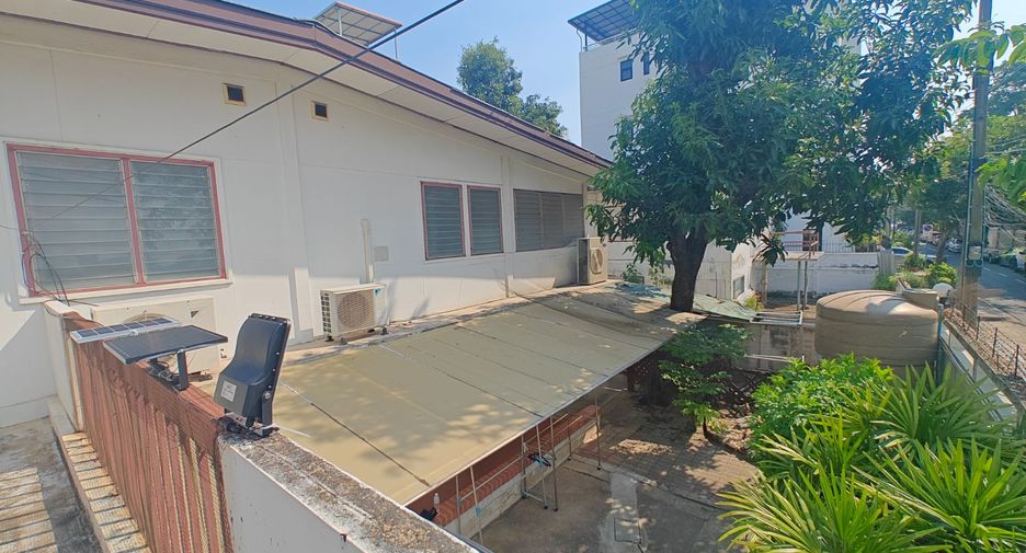 Haus zur Miete mit 4 Zimmer in Chatuchak, Bangkok