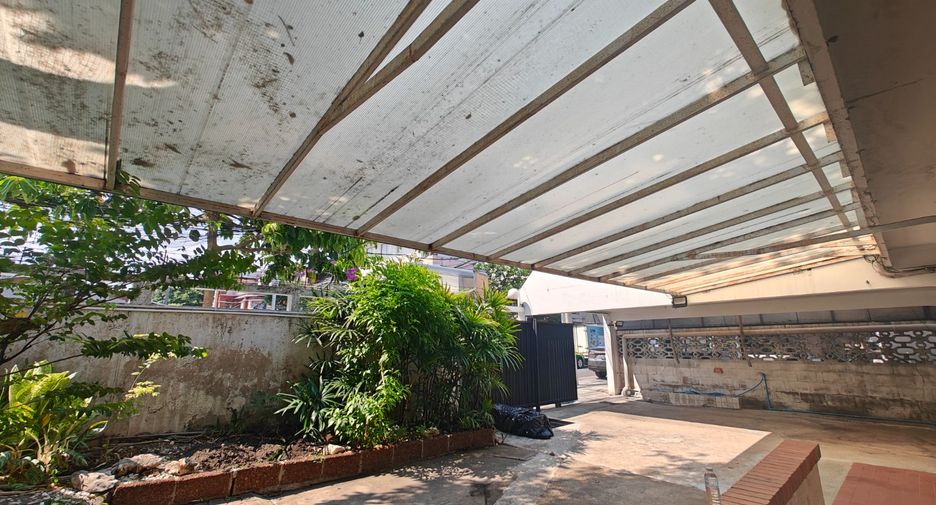 Haus zur Miete mit 4 Zimmer in Chatuchak, Bangkok
