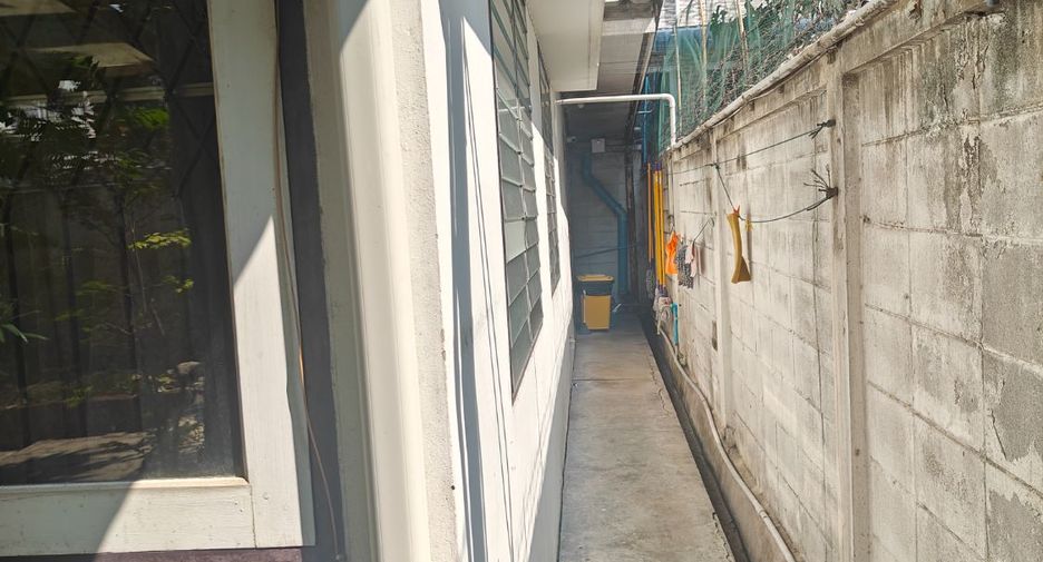 Haus zur Miete mit 4 Zimmer in Chatuchak, Bangkok