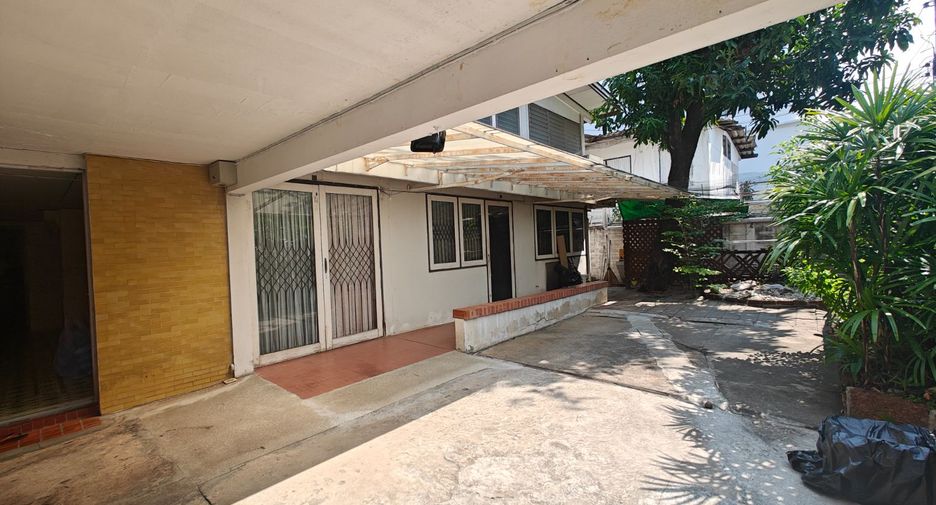Haus zur Miete mit 4 Zimmer in Chatuchak, Bangkok