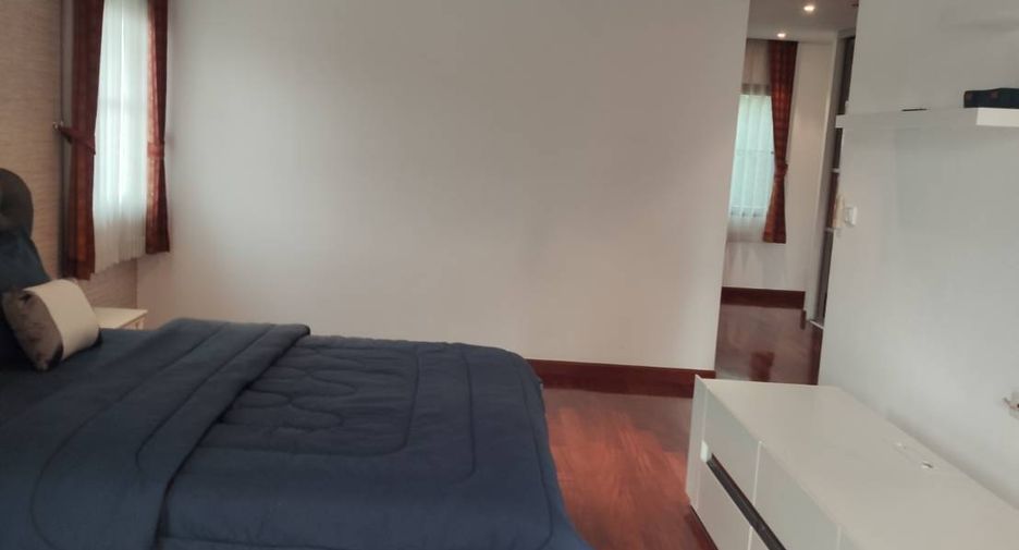For rent 3 bedrooms condo in Watthana, Bangkok