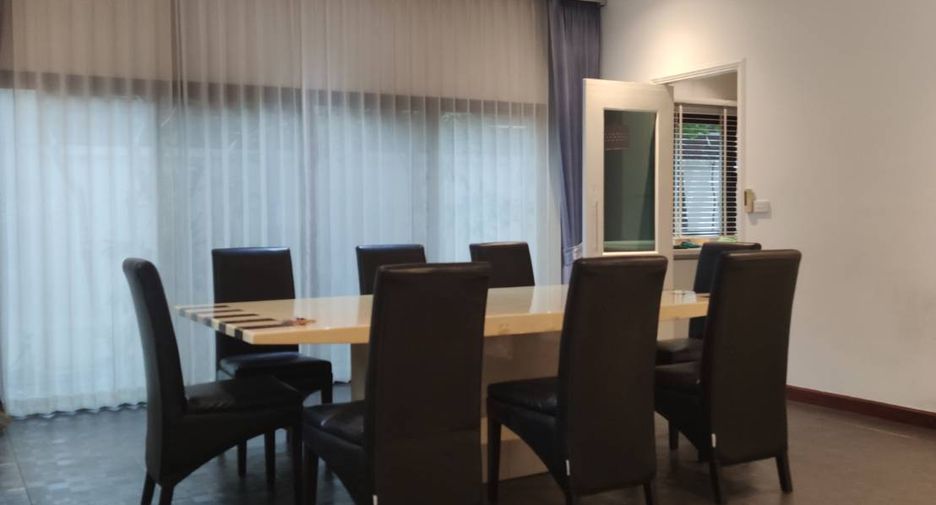 For rent 3 bedrooms condo in Watthana, Bangkok
