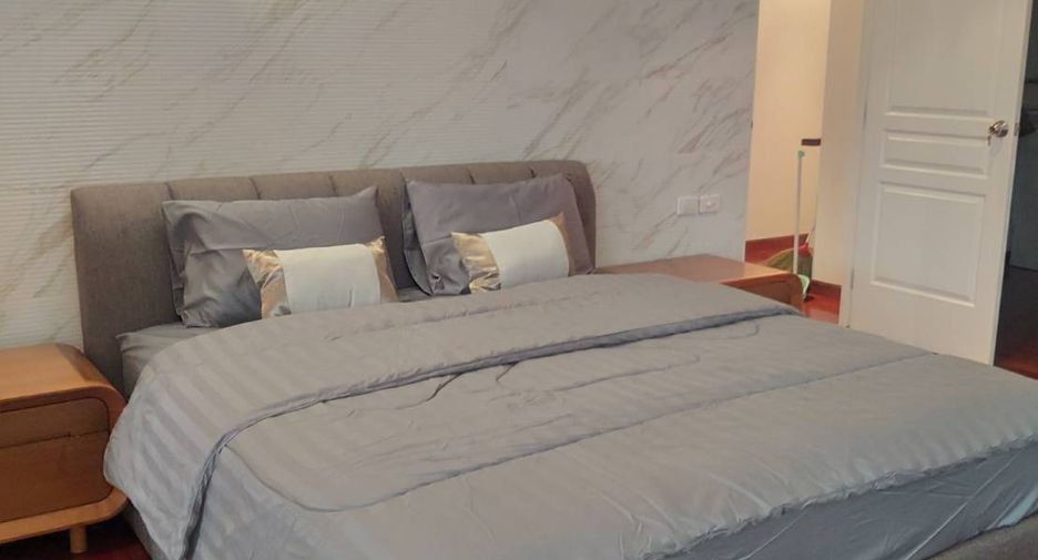 For rent 3 bedrooms condo in Watthana, Bangkok