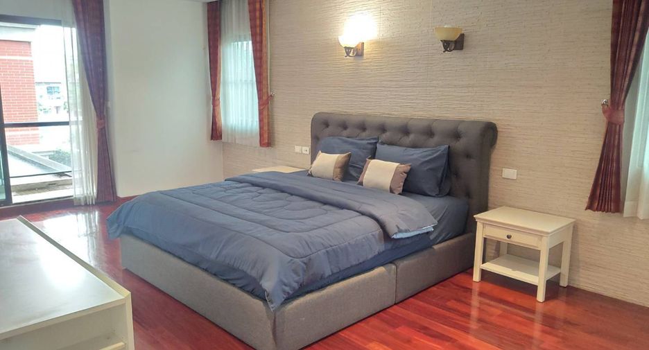 For rent 3 bedrooms condo in Watthana, Bangkok