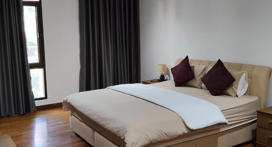 For rent 2 bedrooms condo in Watthana, Bangkok
