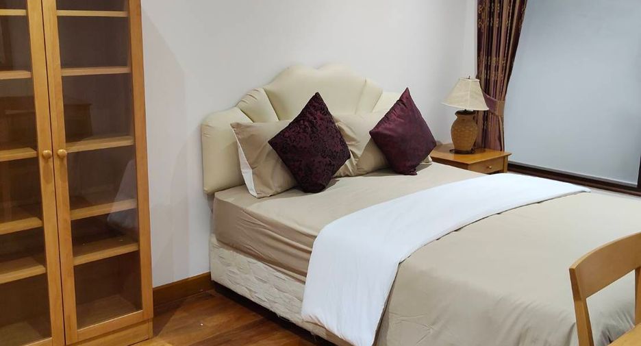 For rent 2 bedrooms condo in Watthana, Bangkok