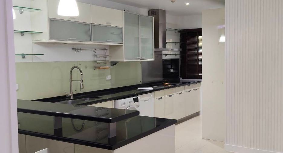 For rent 2 bedrooms condo in Watthana, Bangkok