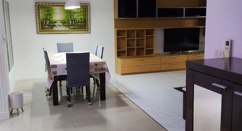 For rent 2 bedrooms condo in Watthana, Bangkok
