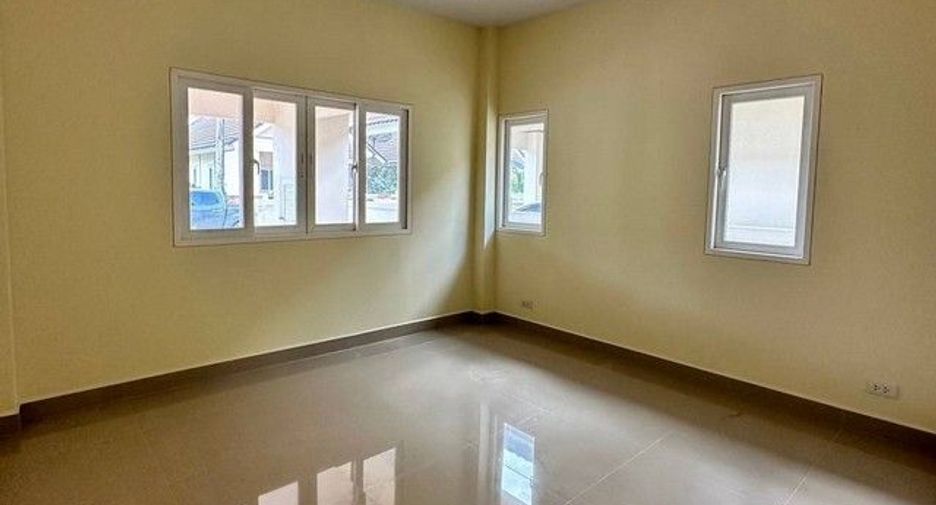 For sale 3 bedrooms house in Khiri Rat Nikhom, Surat Thani