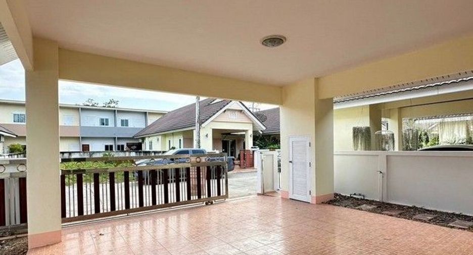 For sale 3 bedrooms house in Khiri Rat Nikhom, Surat Thani