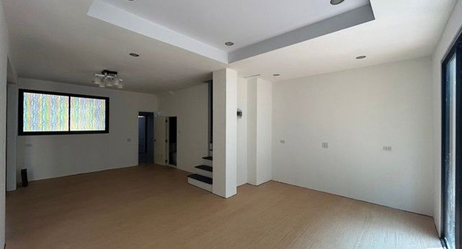 For sale 3 bedrooms townhouse in Khiri Rat Nikhom, Surat Thani
