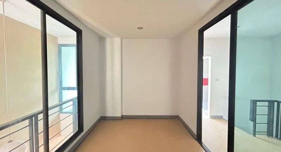 For sale 3 bedrooms townhouse in Khiri Rat Nikhom, Surat Thani