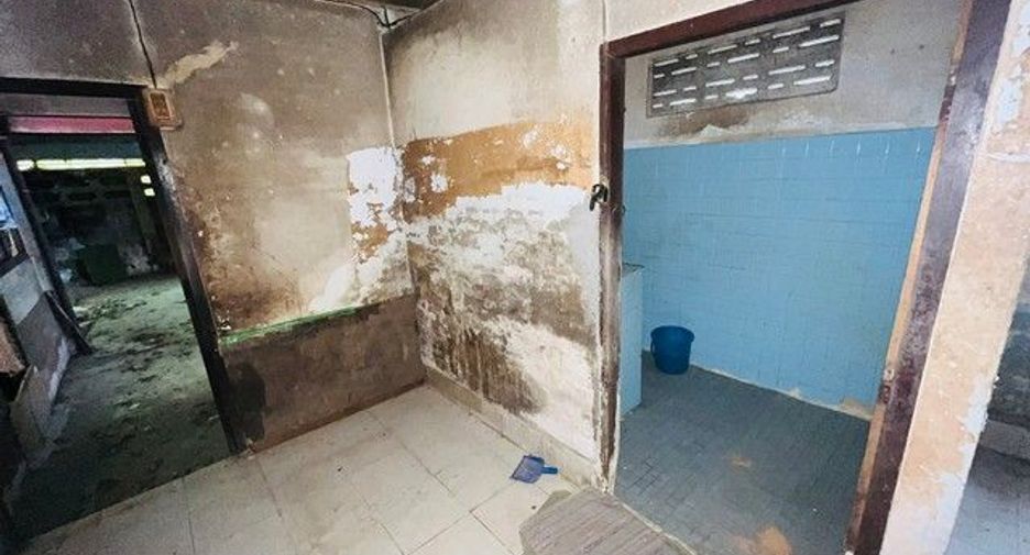 For sale 4 bedrooms house in Khiri Rat Nikhom, Surat Thani