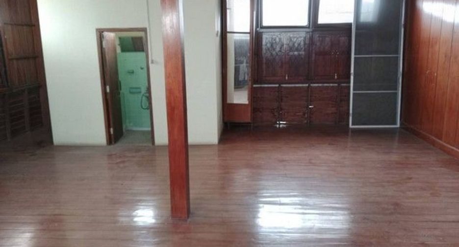 For sale 3 bedrooms house in Khiri Rat Nikhom, Surat Thani