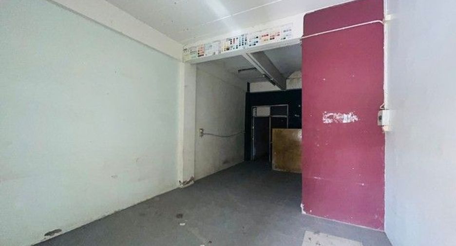 For sale 2 bedrooms retail Space in Khiri Rat Nikhom, Surat Thani