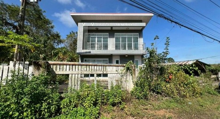 For sale 4 bedrooms retail Space in Khiri Rat Nikhom, Surat Thani