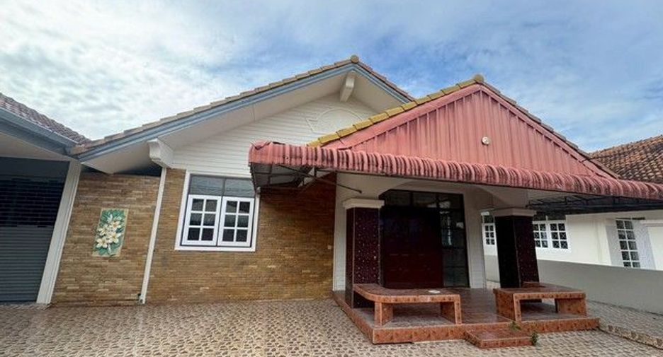 For sale 3 bedrooms house in Khiri Rat Nikhom, Surat Thani