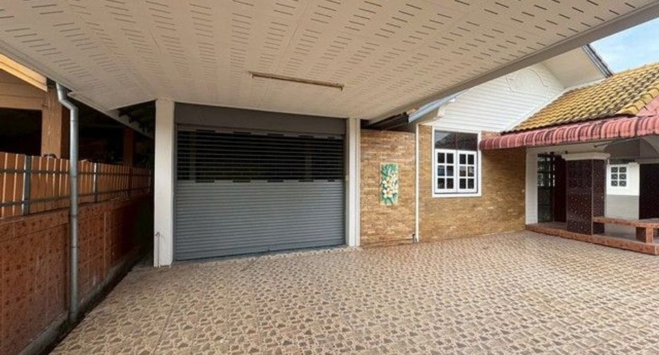 For sale 3 bedrooms house in Khiri Rat Nikhom, Surat Thani