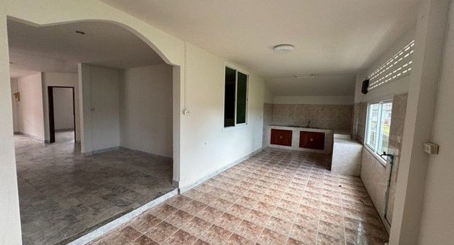 For sale 3 bedrooms house in Khiri Rat Nikhom, Surat Thani