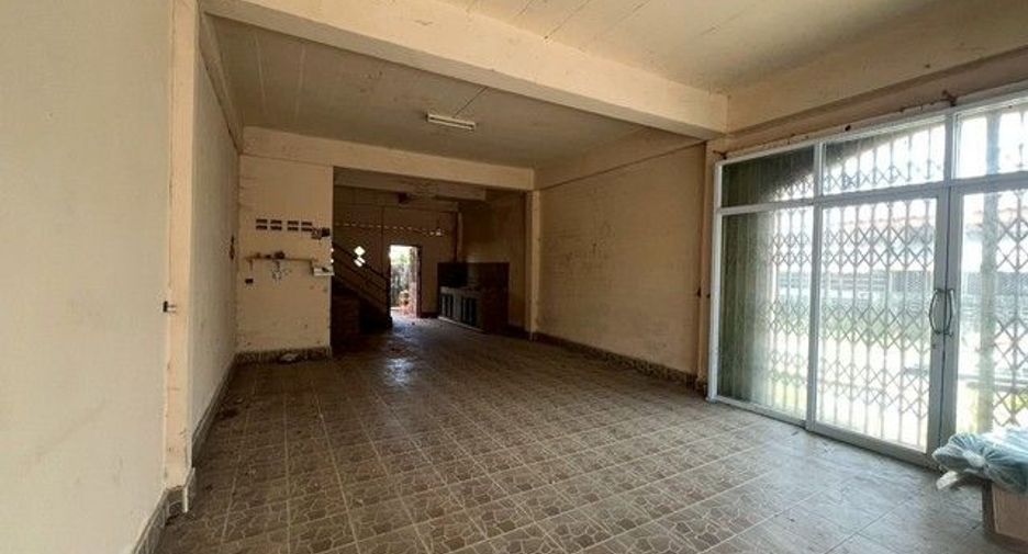 For sale 2 bedrooms retail Space in Khiri Rat Nikhom, Surat Thani