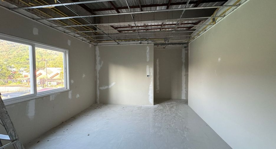 For sale 3 bedrooms retail Space in Thalang, Phuket