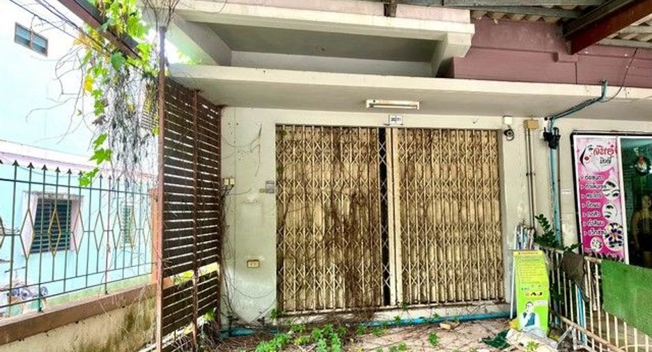 For sale 3 bedrooms townhouse in Khiri Rat Nikhom, Surat Thani