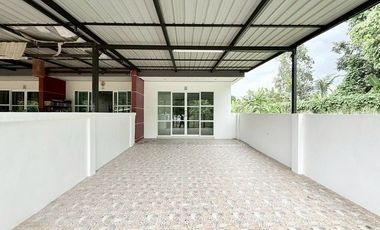 For sale 3 bedrooms townhouse in Mueang Samut Sakhon, Samut Sakhon