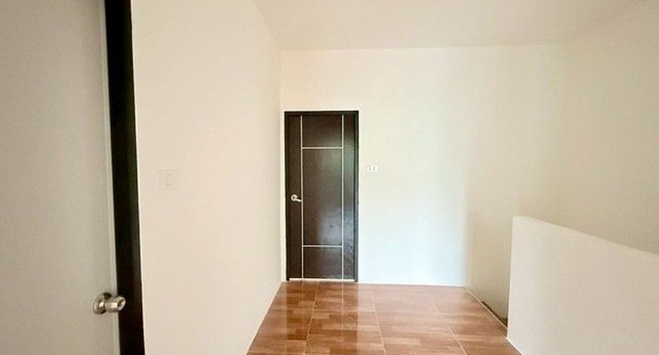 For sale 3 bedrooms townhouse in Mueang Samut Sakhon, Samut Sakhon