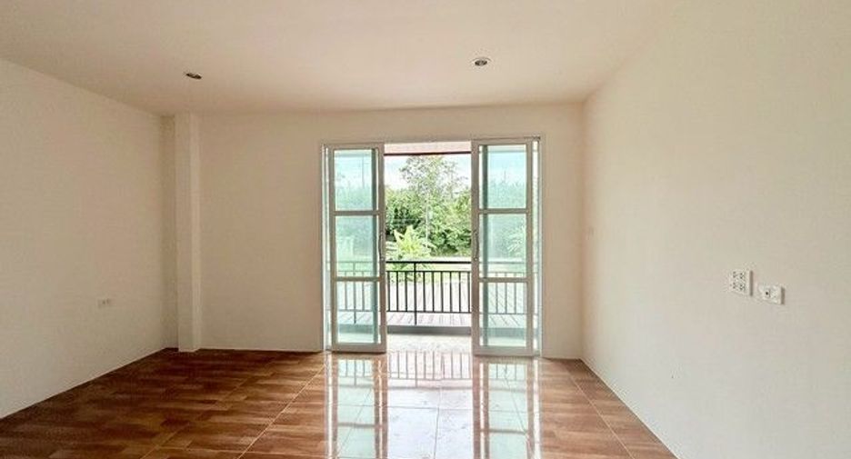 For sale 3 bedrooms townhouse in Mueang Samut Sakhon, Samut Sakhon