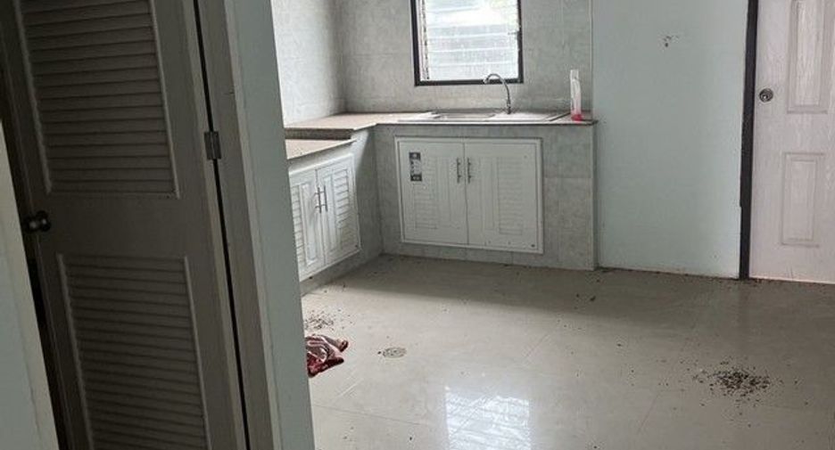 For sale 2 bedrooms townhouse in Khlong Thom, Krabi