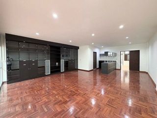 Casa adosada en alquiler de 4 habitaciones en Bang Rak, Bangkok