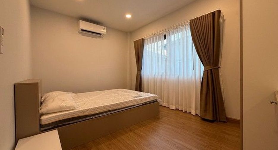 Casa en alquiler de 4 habitaciones en Thanyaburi, Pathum Thani