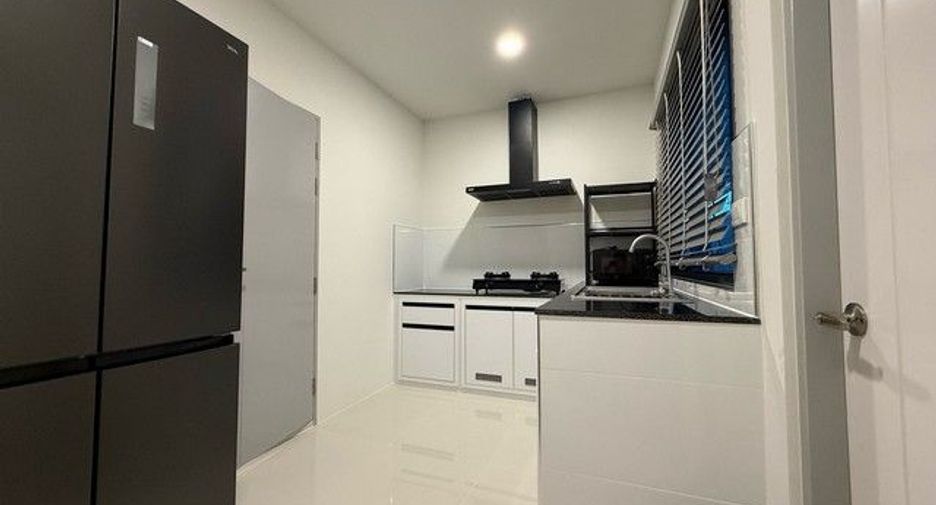 Casa en alquiler de 4 habitaciones en Thanyaburi, Pathum Thani
