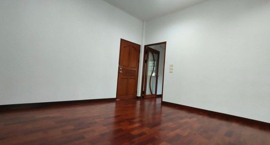 For rent 2 bedrooms house in Lat Phrao, Bangkok