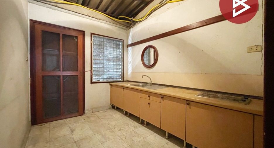 For sale 2 bedrooms townhouse in Bangkok Noi, Bangkok