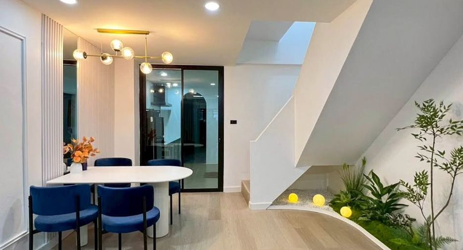 For rent 2 bedrooms townhouse in Mueang Chiang Mai, Chiang Mai