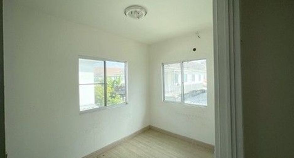 Casa adosada en venta de 1 habitaciones en Bang Bua Thong, Nonthaburi