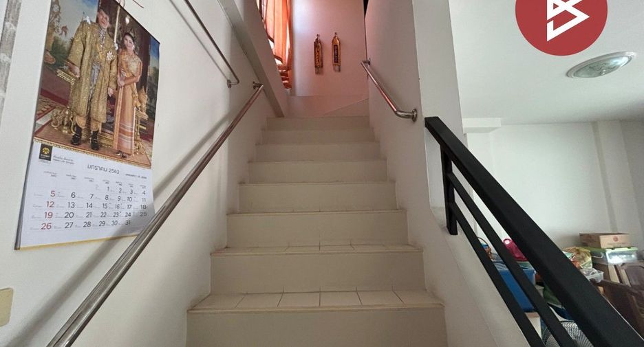À vendre 3 chambres maison de ville à Mueang Chon Buri, Chonburi