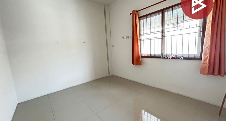 À vendre 3 chambres maison de ville à Mueang Chon Buri, Chonburi