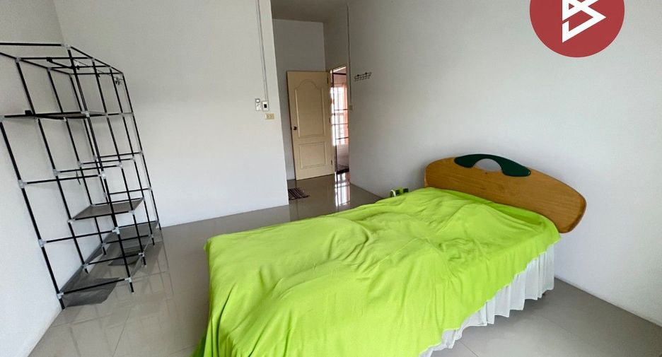 À vendre 3 chambres maison de ville à Mueang Chon Buri, Chonburi