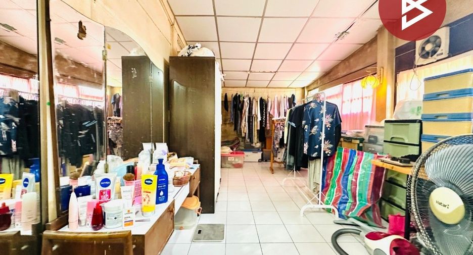 Haus zum Kauf mit 4 Zimmer in Thung Khru, Bangkok