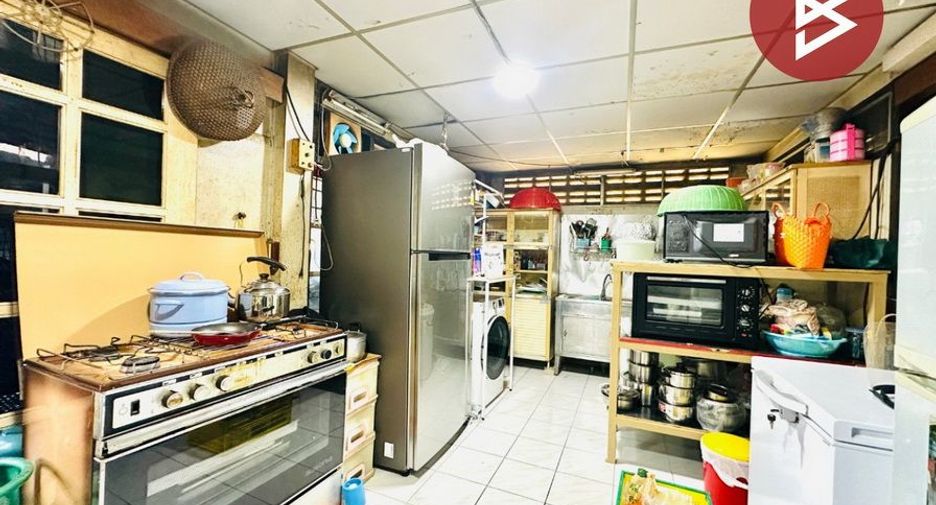 Haus zum Kauf mit 4 Zimmer in Thung Khru, Bangkok