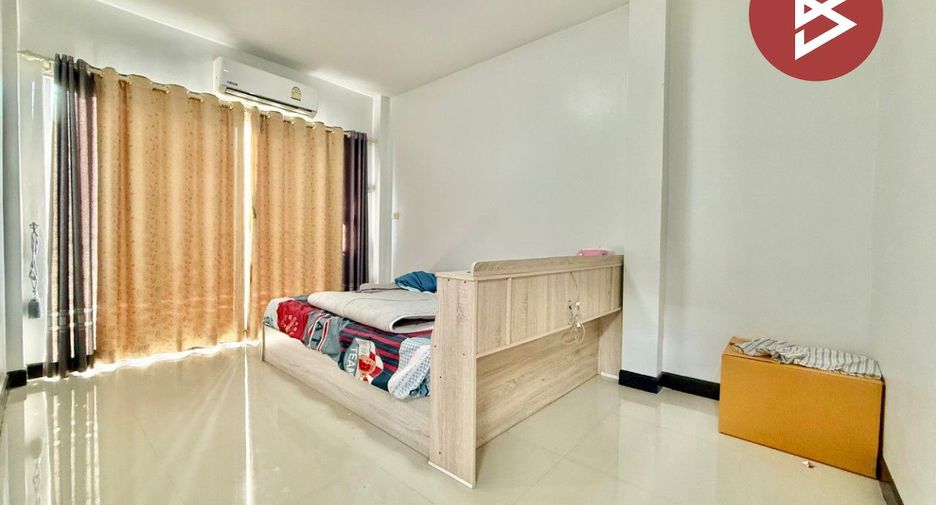 For sale 3 bedrooms townhouse in Mueang Samut Sakhon, Samut Sakhon