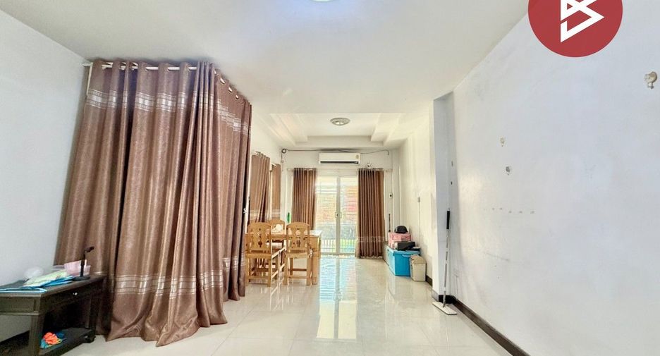 For sale 3 bedrooms townhouse in Mueang Samut Sakhon, Samut Sakhon