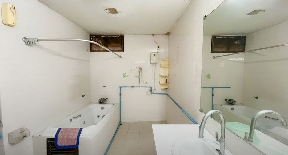 Casa en venta de 6 habitaciones en Nong Khaem, Bangkok
