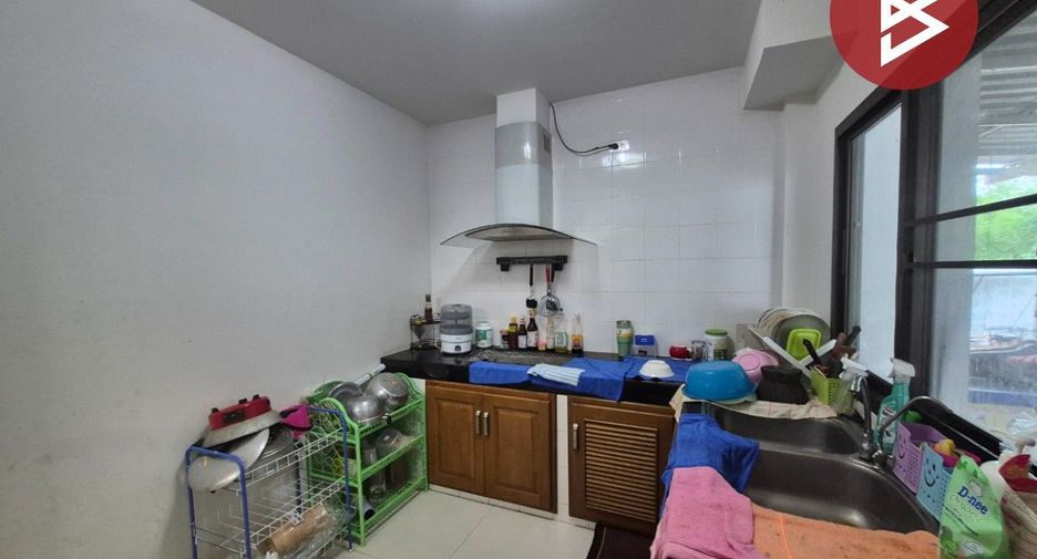 Casa en venta de 5 habitaciones en Sam Phran, Nakhon Pathom