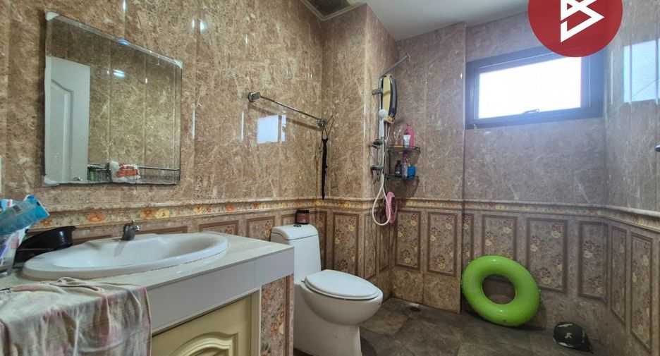 Casa en venta de 5 habitaciones en Sam Phran, Nakhon Pathom